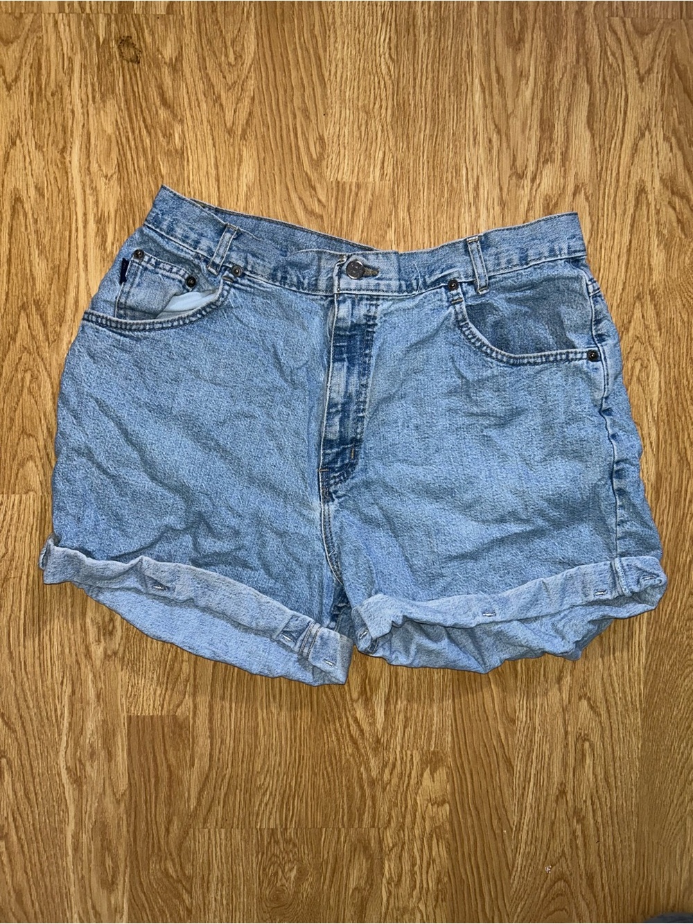80s Style Highwaist Light Blue Denim Women's Roll-Hem Shorts